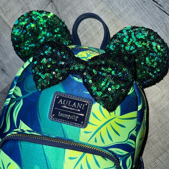 Disney Aulani Resort Loungefly Backpack - NWT - Picture 2 of 8